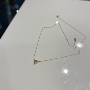 Triangle pendant with Round Diamond