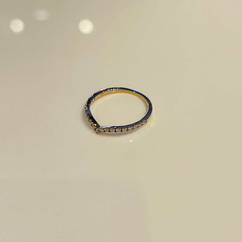 
                
                    Load image into Gallery viewer, V Shaped Diamond Ring
                
            
