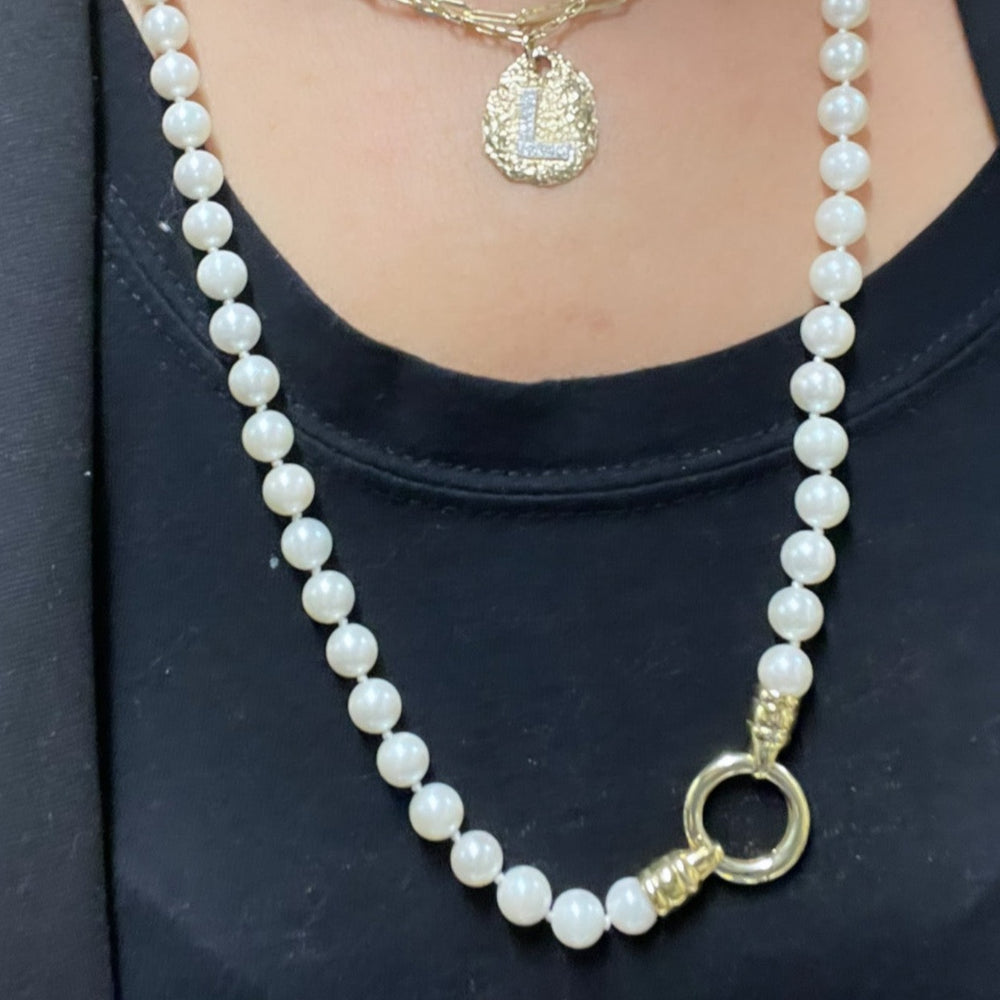 Pearl Necklace with oversized closure