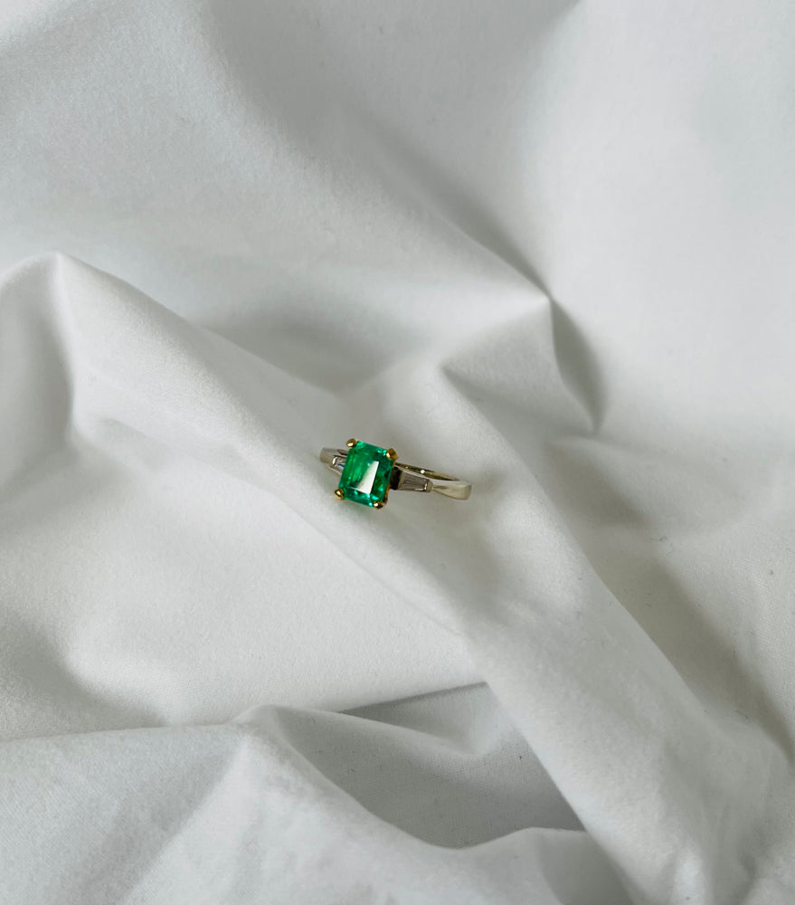 
                
                    Load image into Gallery viewer, Emerald Diamond Ring
                
            